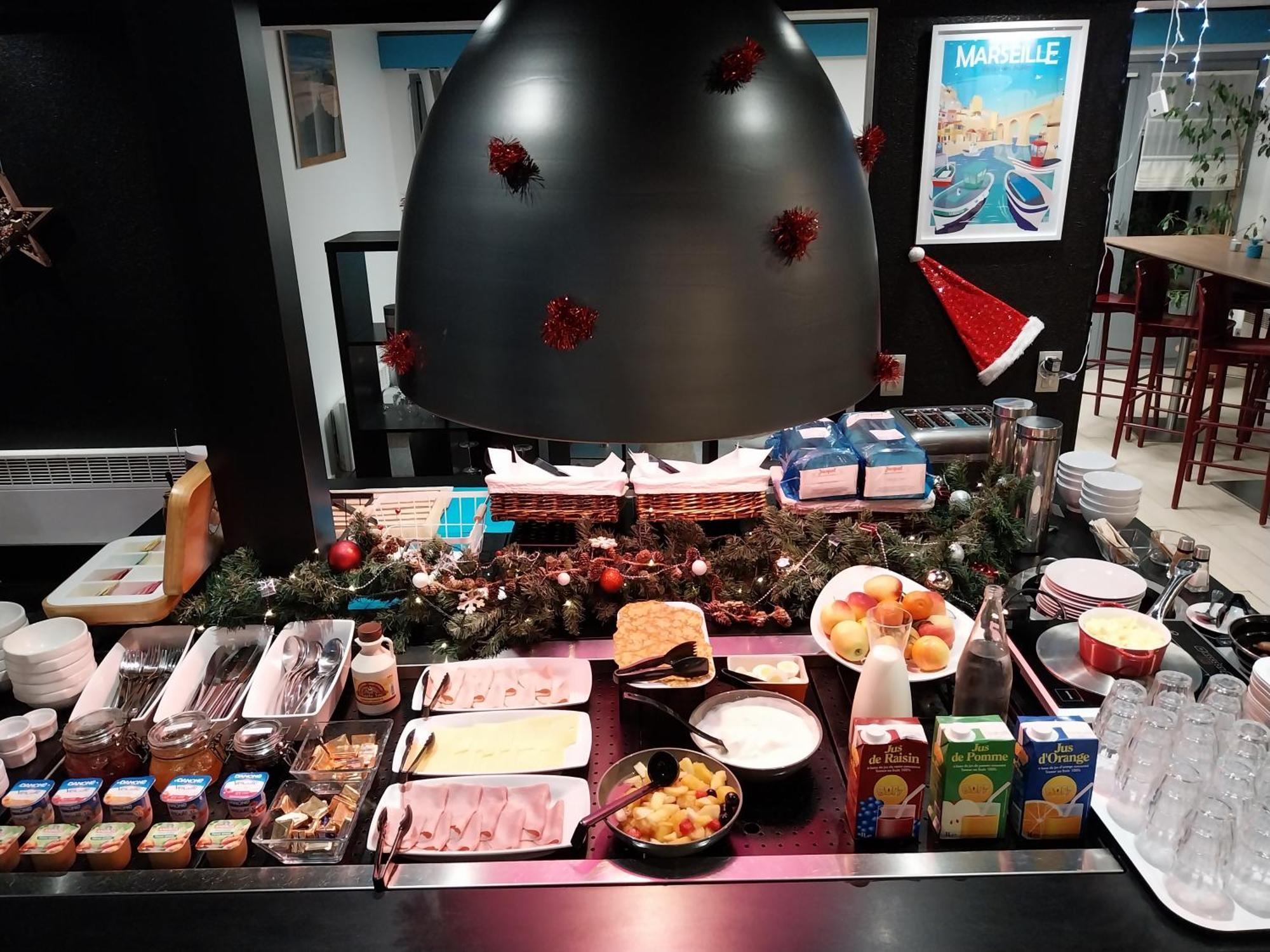 Kyriad Direct Marseille Est La Valentine 拉佩讷叙尔于沃讷 外观 照片